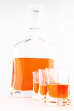 自制的酒，小眼鏡