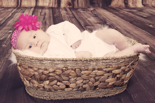 帶花的老式嬰兒