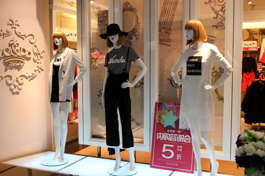 服裝專賣店 櫥窗