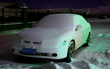 厚厚的積雪
