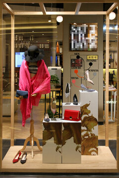 服裝專賣店 櫥窗 服裝