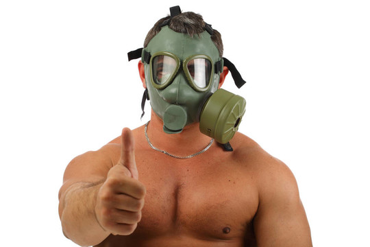 防毒面具的家伙