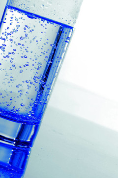 水