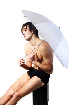 帶有白色雨傘的男人