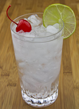 櫻桃和石灰飲料