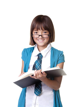 戴眼鏡的女孩和一本書。