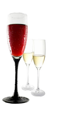 紅酒被倒進酒杯