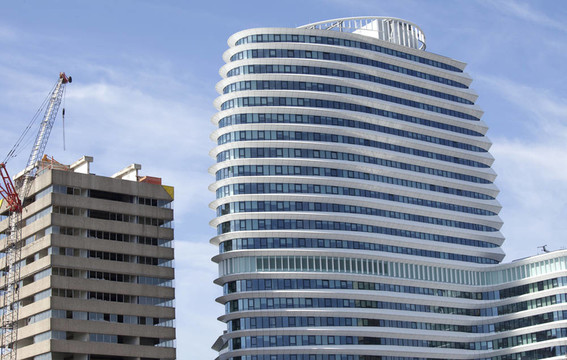 現(xiàn)代建筑與舊建筑