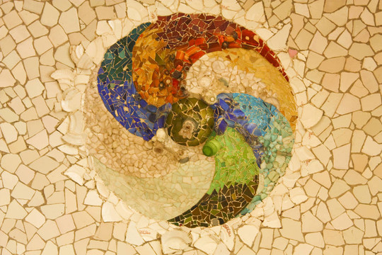 高迪馬賽克；花環(huán)