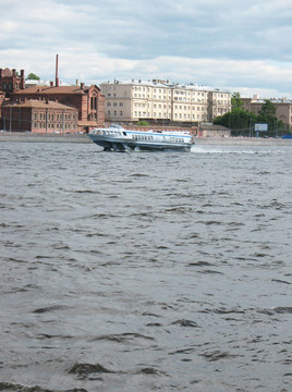 % u041cotor船流星Neva Riv