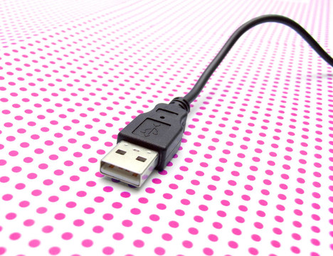 點背景的USB電纜