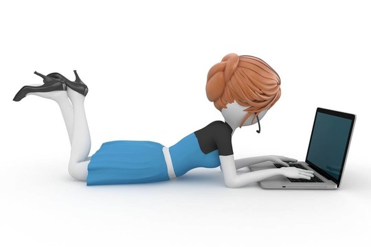 3D女孩在筆記本電腦上工作