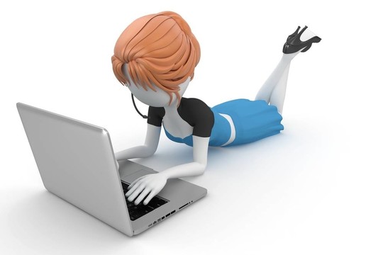 3D女孩在筆記本電腦上工作