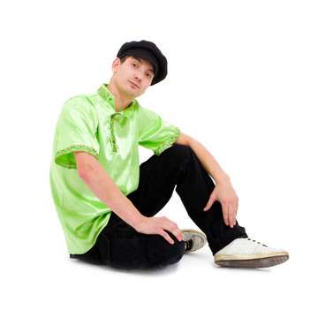 有頂帽子的有吸引力的男人
