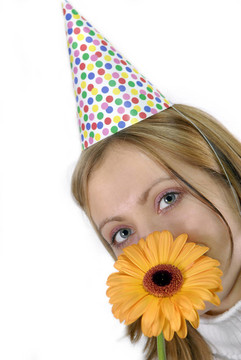 帶生日和花的女人