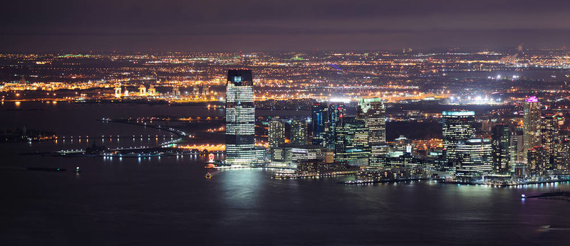 新澤西市夜間全景，來自于紐約市的曼哈頓