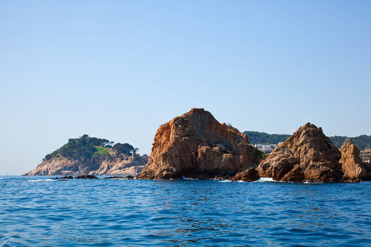巖石的海岸線在布拉瓦海岸