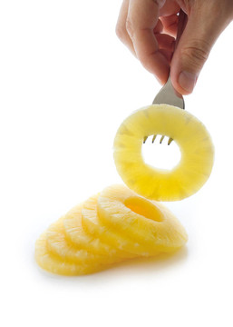 叉子上的菠蘿圈