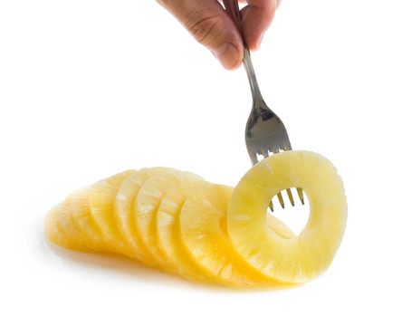 叉子上的菠蘿圈