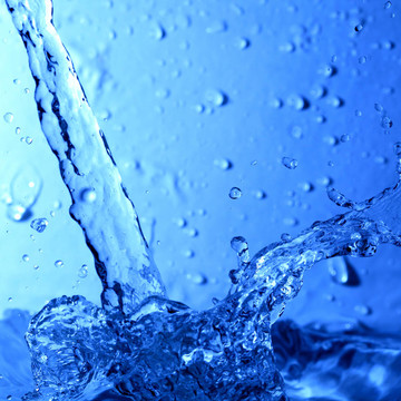 水濺濕了