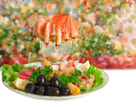 開胃蝦；魚；肉；橄欖和新鮮蔬菜