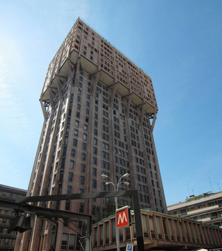Torre Velasca；米蘭