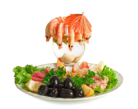 開胃蝦；魚；肉；橄欖和新鮮蔬菜