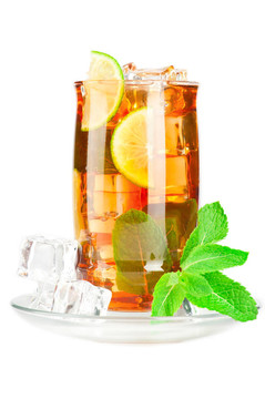 杯冰塊冰茶；酸橙薄荷