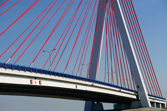 藍(lán)色天空的橋