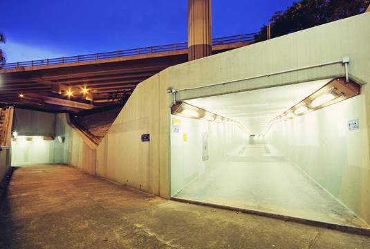 地下隧道