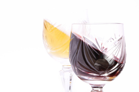 白葡萄酒中的白葡萄酒和白葡萄酒