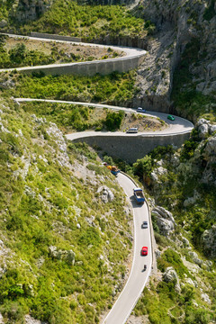 蜿蜒的道路在山附近的馬洛卡sacalobra