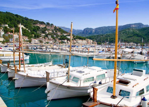 Puerto de Soller港馬洛卡lllaut船