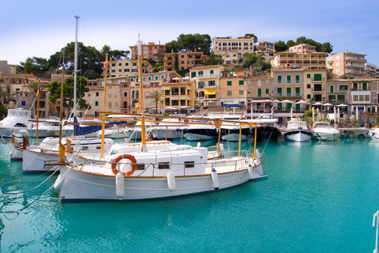 Puerto de Soller港馬洛卡lllaut船