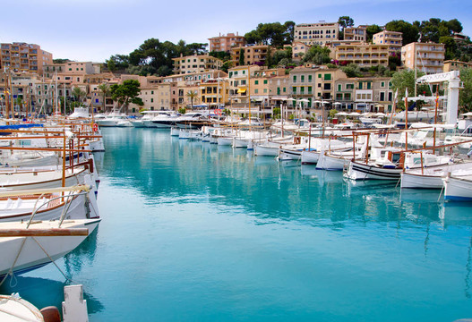Puerto de Soller港馬洛卡lllaut船