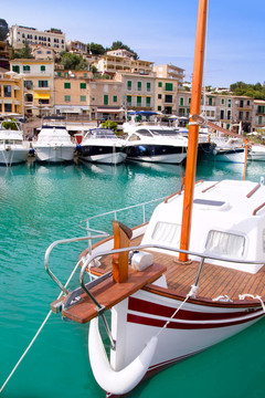 Puerto de Soller港馬洛卡lllaut船