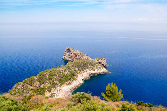 Deia Sa Foradada在地中海馬略卡島