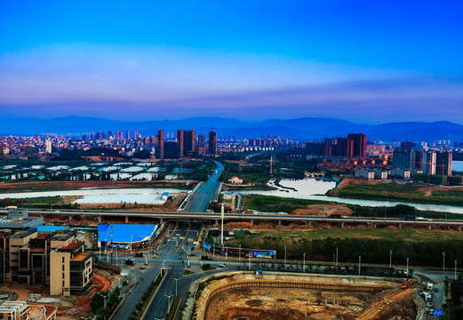 建設(shè)中的南昌