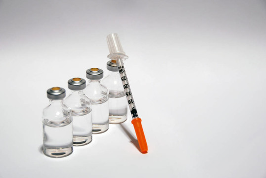 醫(yī)用小瓶和注射器7