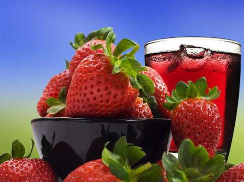 新鲜健康草莓和果汁健康饮食