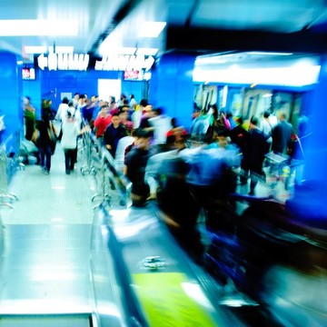 地鐵站商務(wù)旅客