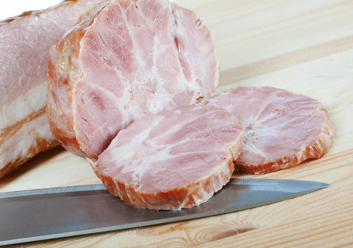 肉的食物安排；面包和蔬菜