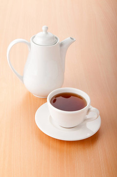 木桌上的茶
