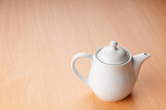 木桌上的茶