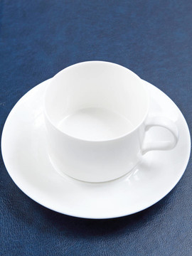 完美的白色咖啡杯