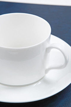 完美的白色咖啡杯