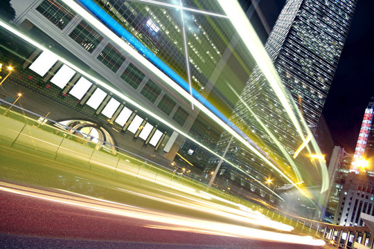 夜燈微量現(xiàn)代建筑在香港的背景；中國。