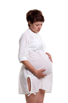 孕婦穿白襯衫