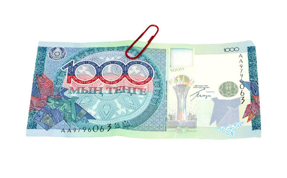 哈薩克斯坦的錢。新的1000堅(jiān)戈。特寫。在白色背景上隔離。