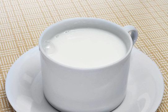 一杯牛奶